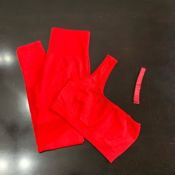 SEAMLESS 2-Piece Set (RED) - Picture 3 of 5